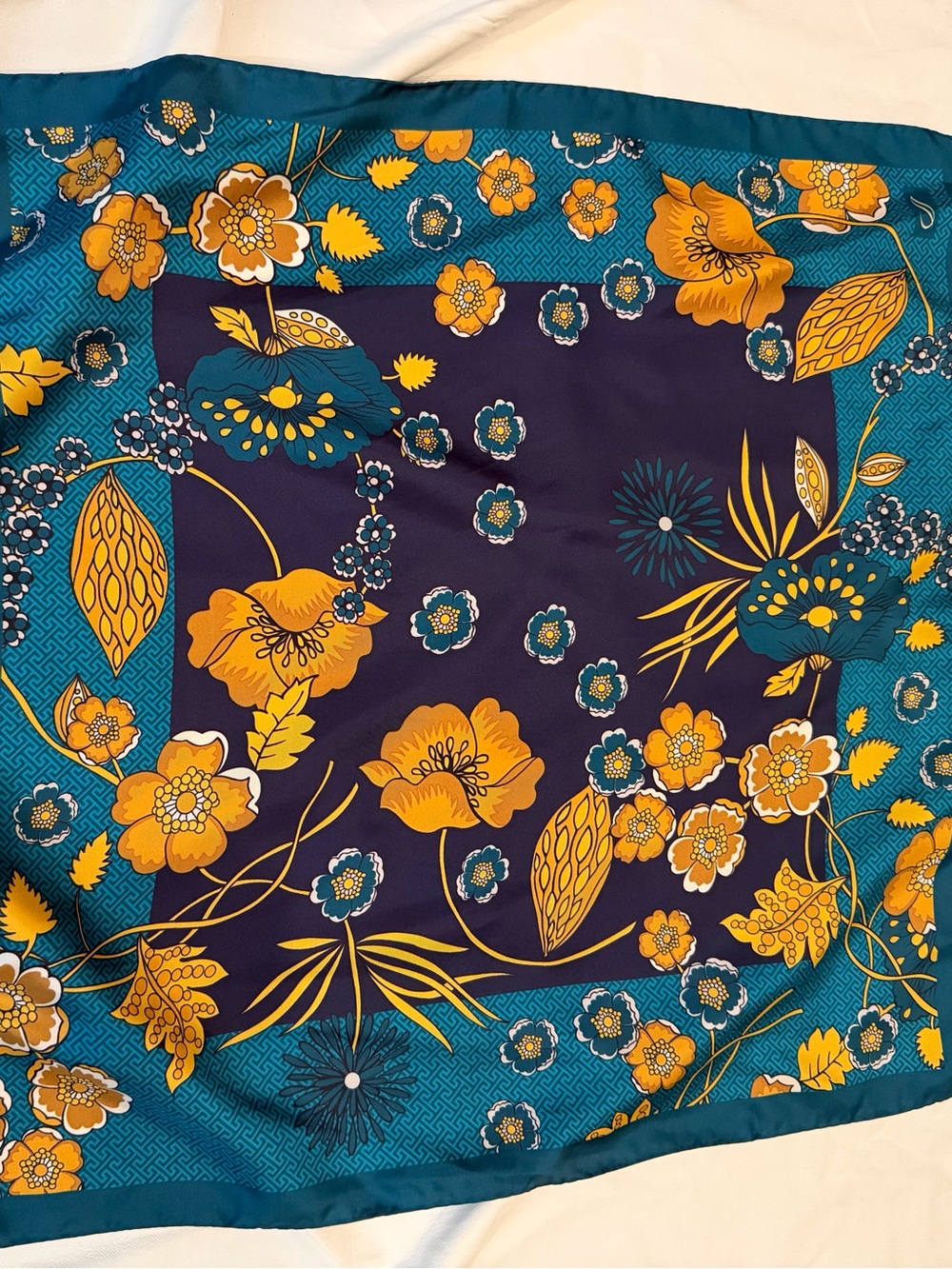 Elizabetta Square Scarf 100% Silk  Made in Italy Floral Pattern Stunning Colors!